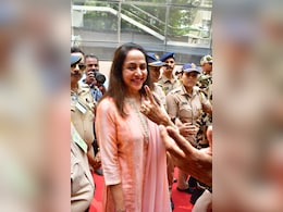 From Suniel Shetty To Hema Malini, Bollywood Celebrities Cast Their Vote In Mumbai From Suniel Shetty To Hema Malini, Bollywood Celebrities Cast Their Vote In Mumbai