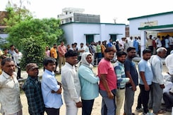 Phase 4 Polling: Dip In Voter Turnout Continues, But Gap Narrows Phase 4 Polling: Dip In Voter Turnout Continues, But Gap Narrows