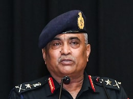 रिटायरमेंट से छह दिन पहले आर्मी चीफ को 1 महीने का एक्सटेंशन, समझें पूरा मामला रिटायरमेंट से छह दिन पहले आर्मी चीफ को 1 महीने का एक्सटेंशन, समझें पूरा मामला