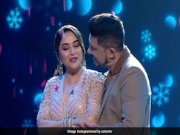 माधुरी दीक्षित ने 'तुमसे मिलकर' गाने पर किया पति संग रोमांटिक डांस, भारती सिंह ने ली बलाएं तो सुनील शेट्टी करने लगे कुछ ऐसा माधुरी दीक्षित ने 'तुमसे मिलकर' गाने पर किया पति संग रोमांटिक डांस, भारती सिंह ने ली बलाएं तो सुनील शेट्टी करने लगे कुछ ऐसा