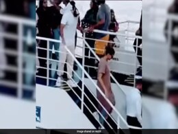 Crazy Viral: Deepika Padukone With Baby Bump Spotted In Pic With Ranveer Singh Crazy Viral: Deepika Padukone With Baby Bump Spotted In Pic With Ranveer Singh