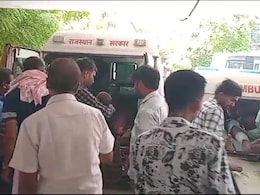 चलती कार में अचानक टूटा एक्सल, पलटी कार खंबे से टकराई, 1 महिला की मौत 4 घायल