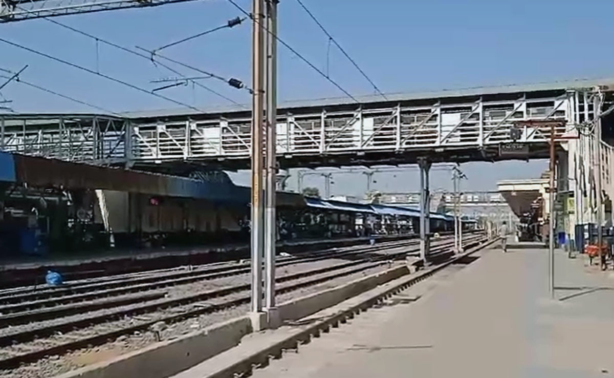 Madhya Pradesh: झुलसे नवजात और दो मासूमों को रेलवे स्टेशन में लावारिश छोड़ गए मां-बाप, CCTV फुटेज खंगाल रही पुलिस 