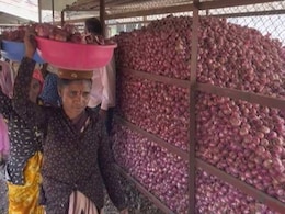 शेतकऱ्यांसाठी खूशखबर; राज्यातील या जिल्ह्यांमध्ये कांदा महाबॅंक सुरु करण्याचे CM एकनाथ शिंदेंचे निर्देश शेतकऱ्यांसाठी खूशखबर; राज्यातील या जिल्ह्यांमध्ये कांदा महाबॅंक सुरु करण्याचे CM एकनाथ शिंदेंचे निर्देश