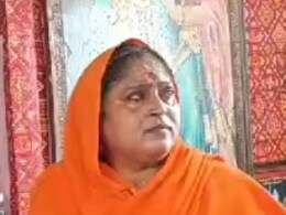 ठगी के आरोप के बाद निरंजनी अखाड़ा की महामंडलेश्वर साध्वी मन्दाकिनी ने की आत्महत्या की कोशिश, हालत गंभीर ठगी के आरोप के बाद निरंजनी अखाड़ा की महामंडलेश्वर साध्वी मन्दाकिनी ने की आत्महत्या की कोशिश, हालत गंभीर