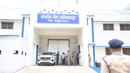 छत्तीसगढ़ : पुलिस को चकमा देकर भागा सेंट्रल जेल का कैदी, जेल अधीक्षक ने लिया बड़ा एक्शन