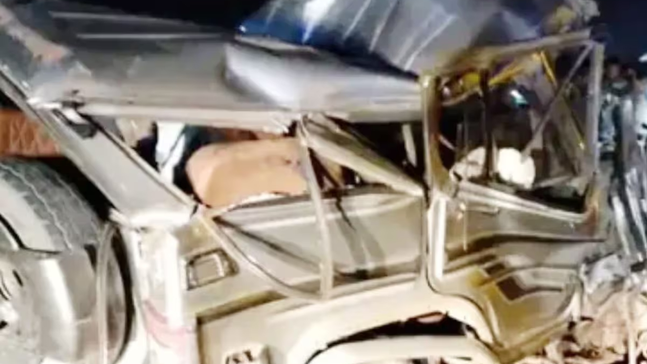 इंदौर में भीषण सड़क हादसा, महिला समेत 8 लोगों की मौत