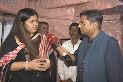 BJP's Pankaja Munde Offers Prayers As Her Seat Goes To Polls BJP's Pankaja Munde Offers Prayers As Her Seat Goes To Polls