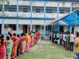 BJP, Trinamool Workers Clash During 4th Phase Voting In Bengal BJP, Trinamool Workers Clash During 4th Phase Voting In Bengal