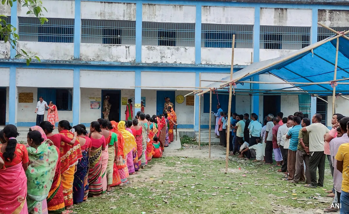 Bengal Election 2026 Phase 1 Voting LIVE: बंगाल में पहले चरण की 152 सीटों पर वोटिंग शुरू, TMC-BJP के 1478 उम्मीदवारों की किस्मत दांव पर