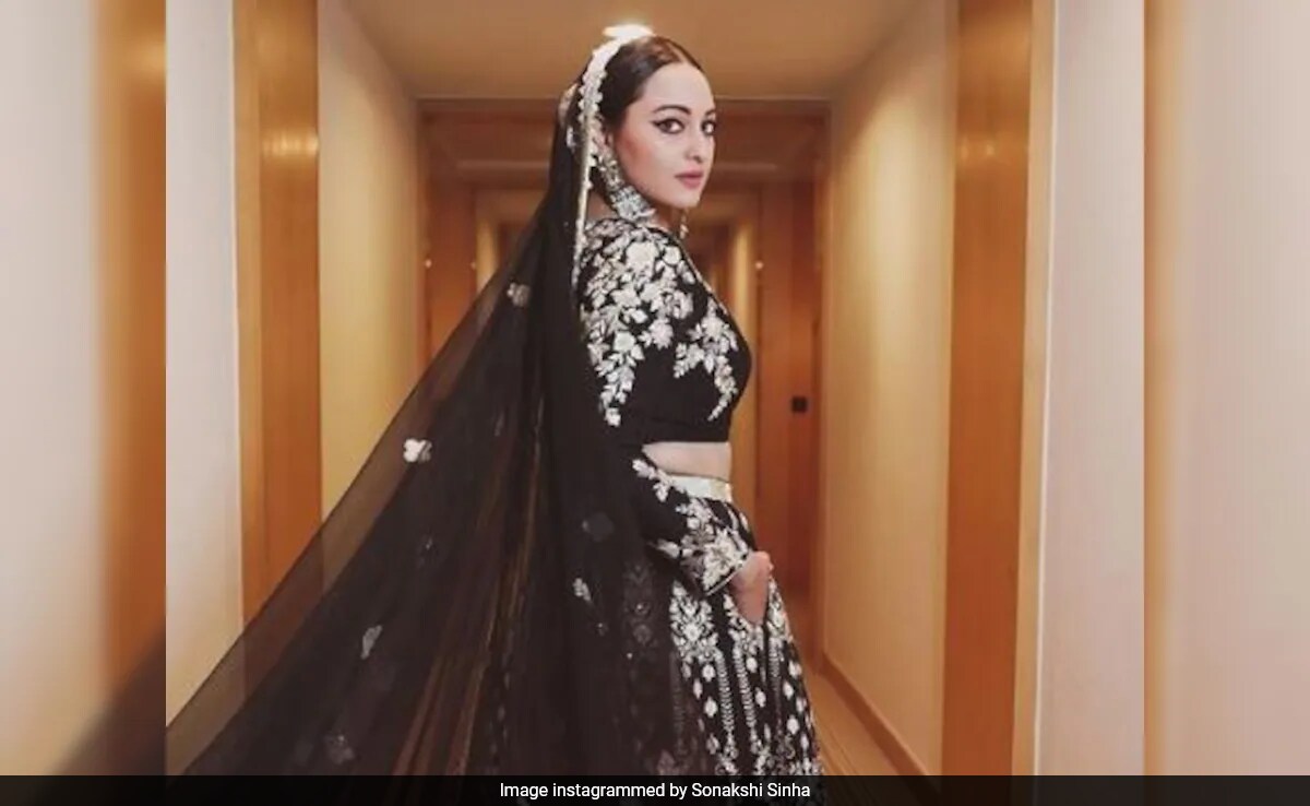 Sonakshi Sinha's "Black Bride" Look Gets Love From Rumoured Boyfriend Zaheer Iqbal, <i>Heeramandi</i> Co-Stars Manisha Koirala, Richa Chadha
