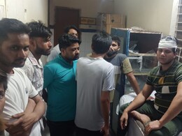 राजस्थान में 2 रुपये को लेकर होटल मालिक ने अपने ग्राहक का फोड़ा सिर राजस्थान में 2 रुपये को लेकर होटल मालिक ने अपने ग्राहक का फोड़ा सिर