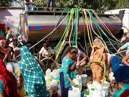 दिल्ली एनसीआर में बढ़ते तापमान के बीच पानी का संकट गहराने लगा दिल्ली एनसीआर में बढ़ते तापमान के बीच पानी का संकट गहराने लगा