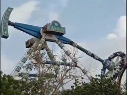 क्रेजी राइड के दौरान हुआ हादसा, अचानक 50 फीट हवा में टूटा झूला, नजारा देख कांप उठेगी रूह क्रेजी राइड के दौरान हुआ हादसा, अचानक 50 फीट हवा में टूटा झूला, नजारा देख कांप उठेगी रूह