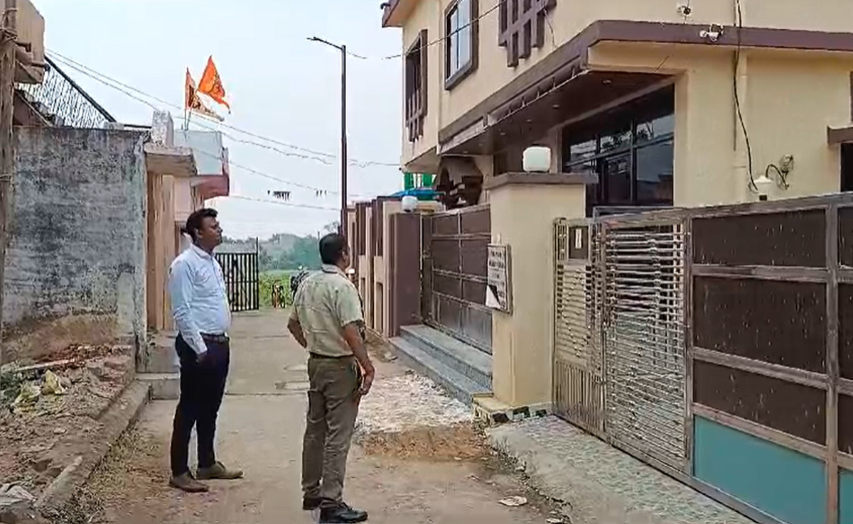 Mahadev Betting App Case: छत्तीसगढ़ के कई जिलों में EOW की टीम कर रही बड़ी कार्रवाई, गायब पुलिस कर्मी- कारोबारी का मकान सील