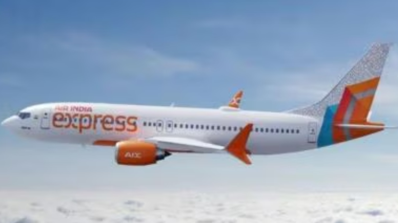Air India Express: एयर इंडिया एक्सप्रेस ने सिक लीव पर गए कर्मचारियों को नौकरी से निकाला