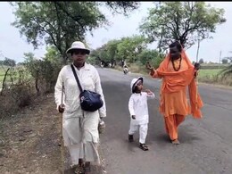 Narmada Parikrama: कौन है नन्ही नैनेश्वरी, नर्मदा परिक्रमा पर निकली 5 वर्षीय मासूम, 5 माह में तय की 3 हजार किमी की दूरी Narmada Parikrama: कौन है नन्ही नैनेश्वरी, नर्मदा परिक्रमा पर निकली 5 वर्षीय मासूम, 5 माह में तय की 3 हजार किमी की दूरी