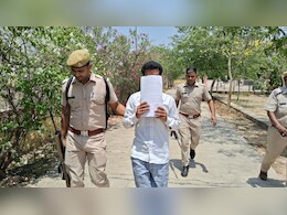 जजमेंट की कॉपी से मुंह छिपाता रहा आरोपी, कोर्ट ने उम्रकैद के साथ-साथ जुर्माना भी लगाया, किया था ये घिनौना अपराध जजमेंट की कॉपी से मुंह छिपाता रहा आरोपी, कोर्ट ने उम्रकैद के साथ-साथ जुर्माना भी लगाया, किया था ये घिनौना अपराध