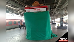 NDTV Impact: डिस्पोजल डिब्बा धोकर उपयोग मामले में रेलवे ने लिया एक्शन, प्लेटफॉर्म पर बने फूड स्टॉल को किया सील