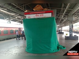NDTV Impact: डिस्पोजल डिब्बा धोकर उपयोग मामले में रेलवे ने लिया एक्शन, प्लेटफॉर्म पर बने फूड स्टॉल को किया सील
