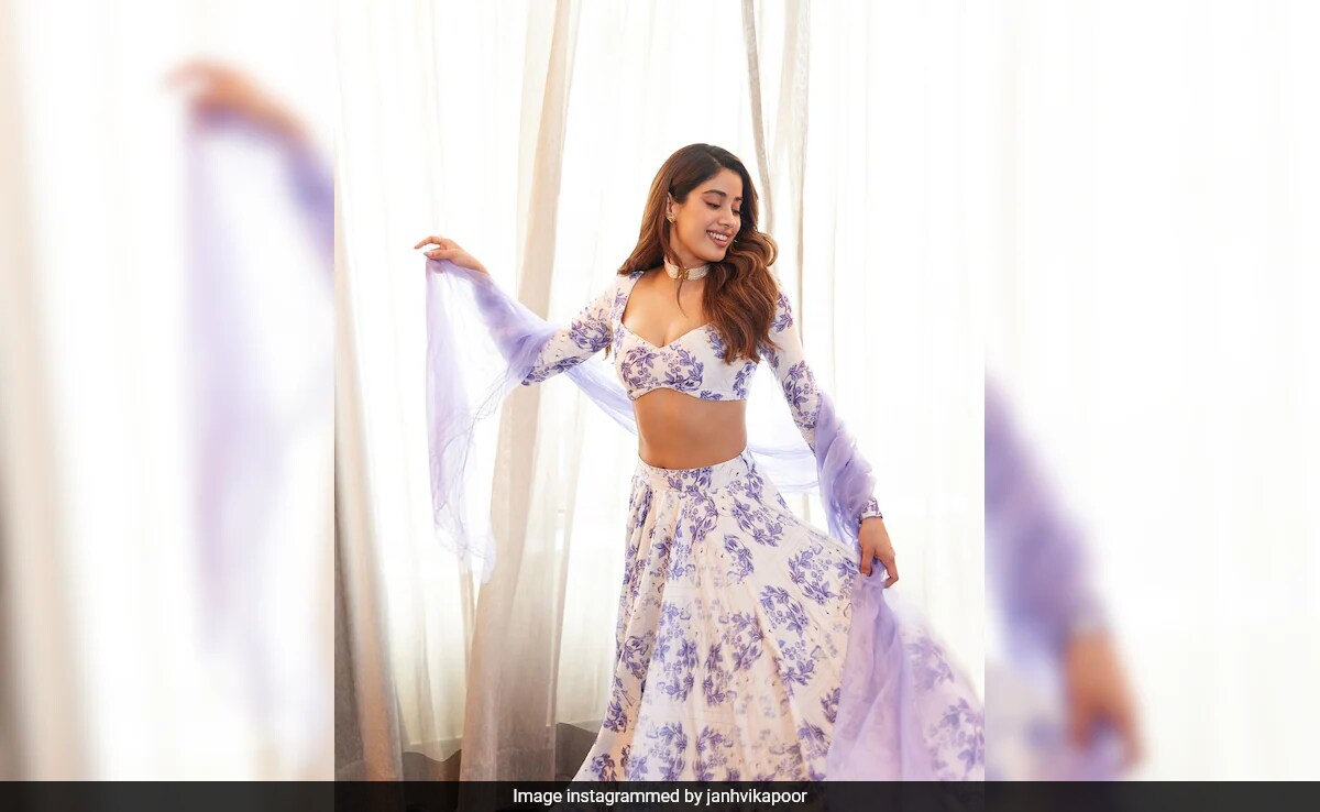 New Day, New Pics From Janhvi Kapoor's <I>Mr & Mrs Mahi</I> Promotional Tour