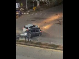 2 Cars, 6 Men. Dramatic Footage Of Group Fight On Road In Karnataka 2 Cars, 6 Men. Dramatic Footage Of Group Fight On Road In Karnataka