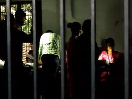 छत्तीसगढ़ में कई जगहों पर टॉर्च की रोशनी में हुई वोटिंग,मतदान पर पड़ी मौसम की मार छत्तीसगढ़ में कई जगहों पर टॉर्च की रोशनी में हुई वोटिंग,मतदान पर पड़ी मौसम की मार