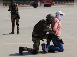Mock Drill : देशभरात उद्या मॉक ड्रिल, महाराष्ट्रातील 'या' 16 जिल्ह्यांचा समावेश; पाहा संपूर्ण यादी Mock Drill : देशभरात उद्या मॉक ड्रिल, महाराष्ट्रातील 'या' 16 जिल्ह्यांचा समावेश; पाहा संपूर्ण यादी