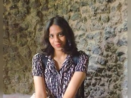 शौक है सिर्फ किताबों का ! जानिए ICSE में इंदौर की छात्राओं में टॉपर मुबारका की कहानी 