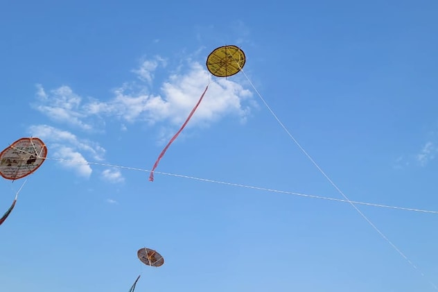 बीकानेर की आसमान में उड़ते दिखे पारंपरिक चंदा पंतग