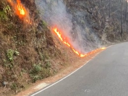 उत्तराखंड के जंगलों में लगी भीषण आग, अब तक 4 की मौत, 350 से अधिक मामले दर्ज उत्तराखंड के जंगलों में लगी भीषण आग, अब तक 4 की मौत, 350 से अधिक मामले दर्ज