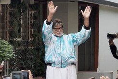Amitabh Bachchan's Meet And Greet Session With Fans Outside Jalsa Amitabh Bachchan's Meet And Greet Session With Fans Outside Jalsa