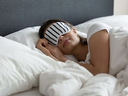 सावधान! या व्हिटॅमिनच्या कमतरतेमुळे तुम्हाला येतेय जास्त झोप, डाएटमध्ये या पदार्थांचा करा समावेश सावधान! या व्हिटॅमिनच्या कमतरतेमुळे तुम्हाला येतेय जास्त झोप, डाएटमध्ये या पदार्थांचा करा समावेश