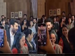 Aditya Roy Kapur Dances To <i>Jumma Chumma</i> With Sister-In-Law Vidya Balan, Brothers Siddharth And Kunaal. Watch Aditya Roy Kapur Dances To <i>Jumma Chumma</i> With Sister-In-Law Vidya Balan, Brothers Siddharth And Kunaal. Watch