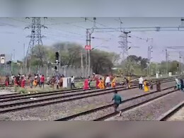 MP News: आखिर क्या कर रहा है रेलवे प्रशासन! जान- जोखिम डालकर पटरी पार कर रहे मुसाफिर