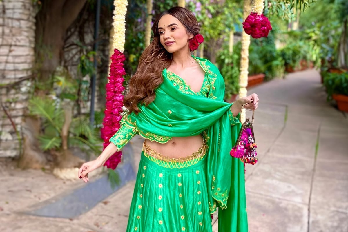 Komal Pandey In A Strapless Corset Top Will Sweep Your Feet Off The Floor!