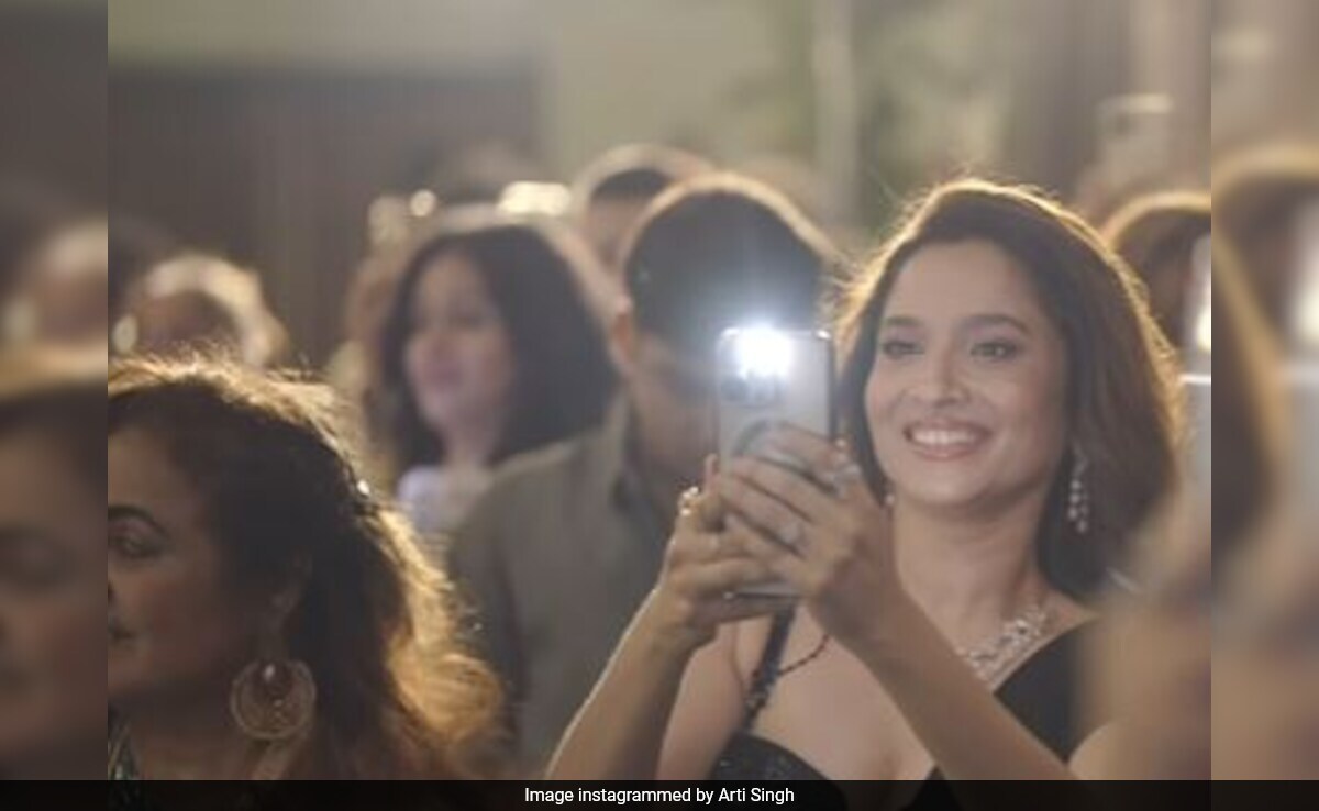 Just Ankita Lokhande Setting BFF Goals By Recording Arti Singh At Her <i>Sangeet</i> Night