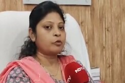 मदर्स डे पर ASP मोनिका से मिलिए, एक साथ निभा रहीं खाकी-मां का फर्ज मदर्स डे पर ASP मोनिका से मिलिए, एक साथ निभा रहीं खाकी-मां का फर्ज