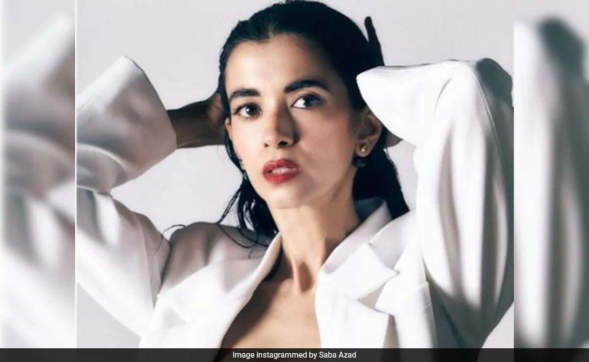 Hrithik Roshan's Comment On Girlfriend Saba Azad's Pic: "The Graceful Stoic"