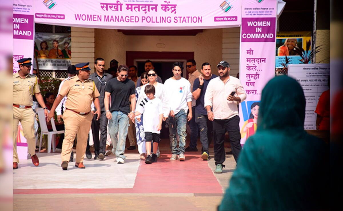 Lok Sabha Election 2024: Shah Rukh Khan, Gauri, Suhana And Aryan Cast Their Vote. Bonus - AbRam
