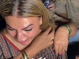 Rakhi Sawant Hospitalized: ड्रामा या सच में राखी सावंत हैं बीमार? जानें डॉक्टर्स ने क्या कहा Rakhi Sawant Hospitalized: ड्रामा या सच में राखी सावंत हैं बीमार? जानें डॉक्टर्स ने क्या कहा