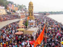 गुरु पूर्णिमा पर हरिद्वार की हर की पौड़ी पर पवित्र स्नान के लिए उमड़े श्रद्धालु गुरु पूर्णिमा पर हरिद्वार की हर की पौड़ी पर पवित्र स्नान के लिए उमड़े श्रद्धालु