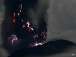Indonesian Volcano Erupts Again, Sending Ash 5 Km Into Sky Indonesian Volcano Erupts Again, Sending Ash 5 Km Into Sky