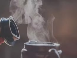 Hot Water in Summer : गर्मियों में गर्म पानी पीना कितना सेहतमंद? जानिये यहां Hot Water in Summer : गर्मियों में गर्म पानी पीना कितना सेहतमंद? जानिये यहां