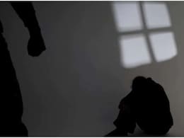 Rajasthan Rape: राजस्थान के चूरू में नशीली चाय पिलाकर पति ने देवर-ससुर समेत 8 लोगों से करवाया पत्नी का रेप, FIR दर्ज