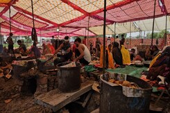 टोंक: सामूहिक विवाह में 50 हजार लोगों के लिए भोजन की खास तैयारी टोंक: सामूहिक विवाह में 50 हजार लोगों के लिए भोजन की खास तैयारी