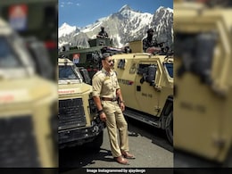 Singham Again से Ajay Devgn का लुक हुआ  Viral, पुलिस वर्दी में दिखे एक्टर Singham Again से Ajay Devgn का लुक हुआ  Viral, पुलिस वर्दी में दिखे एक्टर