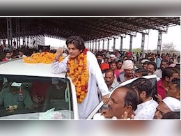 Lok Sabha Election: गुना-शिवपुरी सीट पर चुनाव प्रचार में उतरे 'छोटे सिंधिया' के इस रूप के सभी हुए कायल Lok Sabha Election: गुना-शिवपुरी सीट पर चुनाव प्रचार में उतरे 'छोटे सिंधिया' के इस रूप के सभी हुए कायल