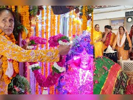 किन्नर समाज ने शोभायात्रा निकाल हनुमान मंदिर पर चढ़ाया घण्टा, अब्दाल शाह बाबा की मजार पर पहनाया मुकुट