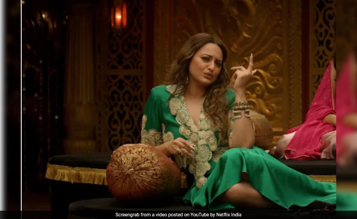 Sonakshi Sinha's LOL <i>Mushaira </i>Roast Of Munawar Faruqui And Sharmin Segal. Mic Drop